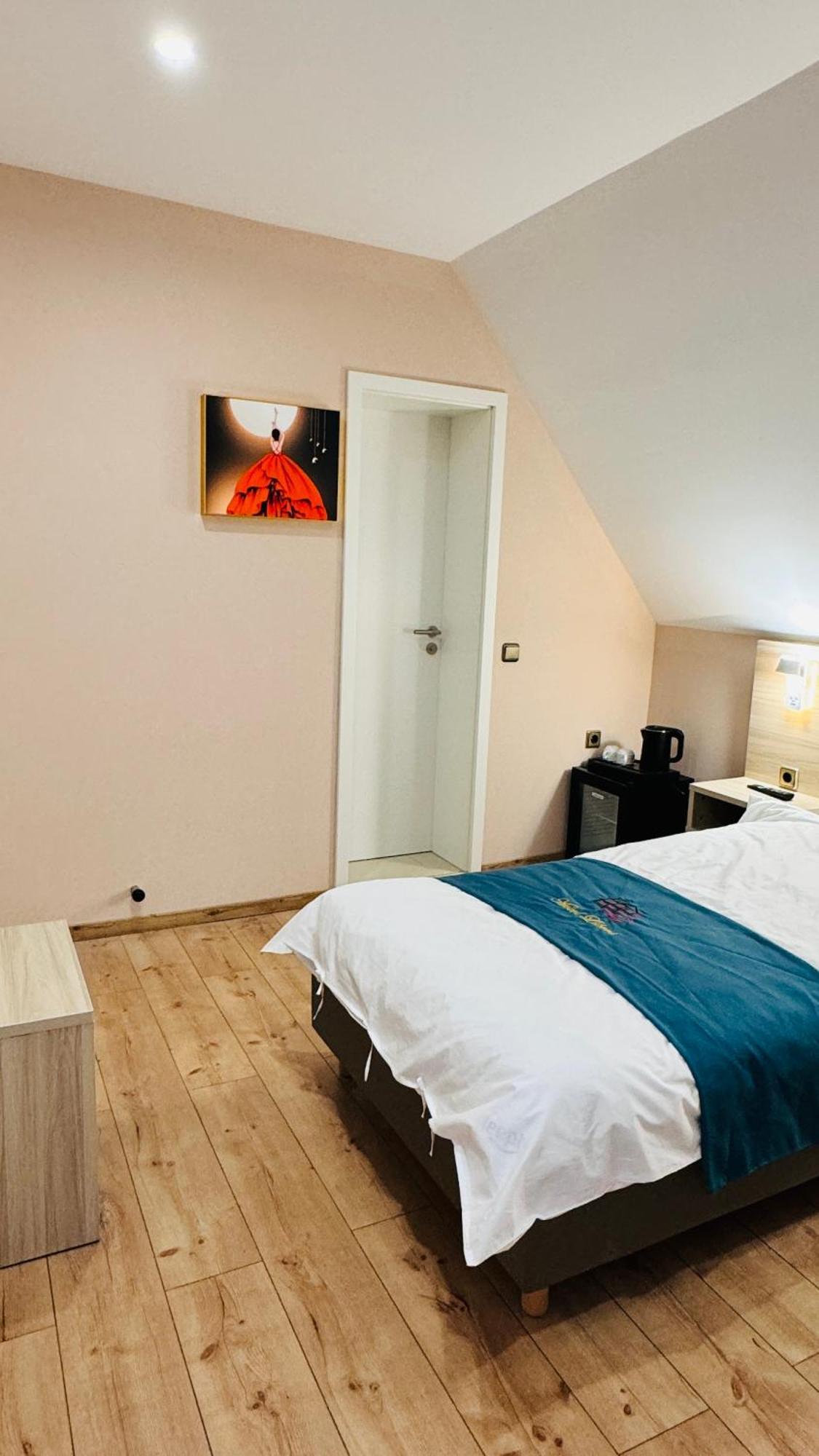 Libers Hotel *